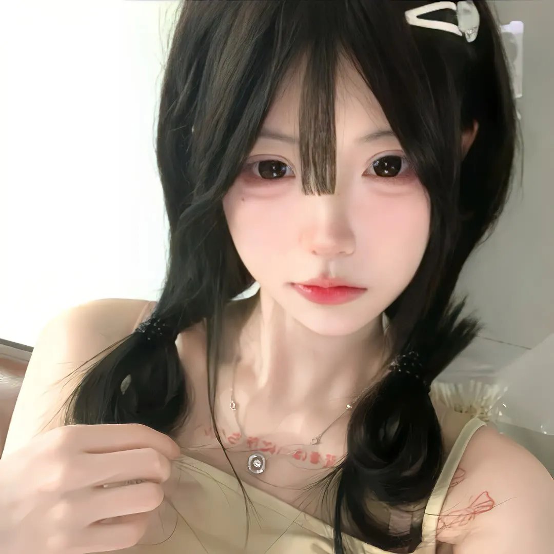 院子里的女人